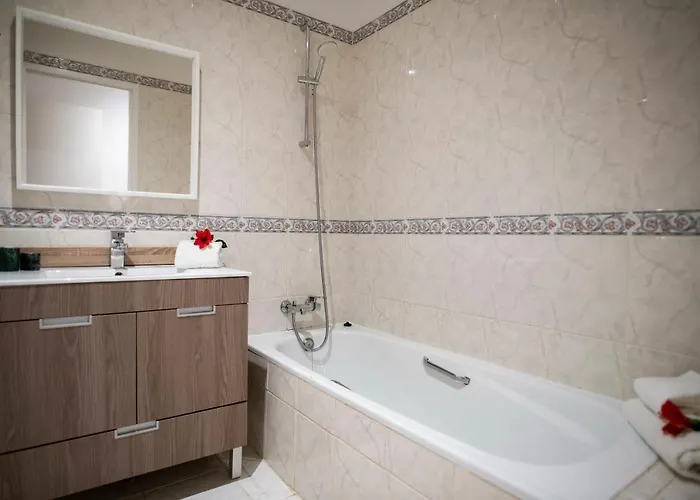 Pool And Garden Village-near Apartament