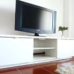Pool And Garden Village-near شقة
